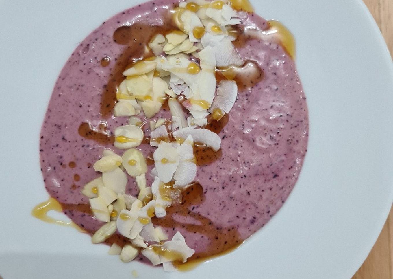 Berry smoothie bowl