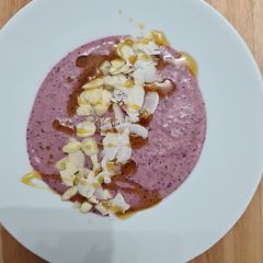 A picture of Berry smoothie bowl.