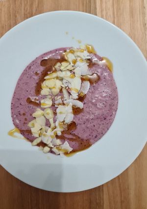 A picture of Berry smoothie bowl.