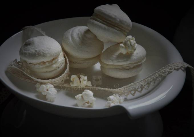 Macarons tout blancs, ganache au chocolat blanc et pop corn