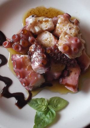 Una foto de Pulpo a la gallega con crema de aceto balsámico