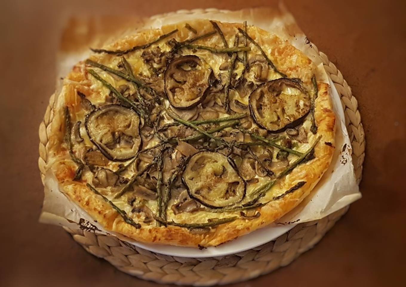Pizza Hojaldrada de Espárragos Berenjena Champiñones y Pimiento