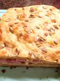 Focaccia con jamón y queso