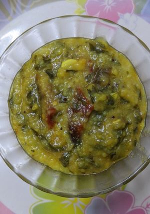 शेवग्याच्या पाल्याचे पिठले (shevgyachya palyache pithale recipes in marathi) रेसिपी चे मुख्य फोटो 