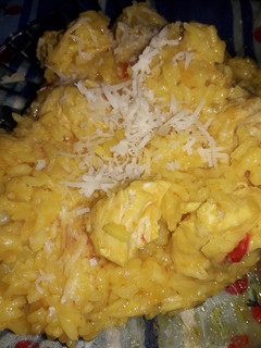 Una foto de Arroz amarillo con pollo