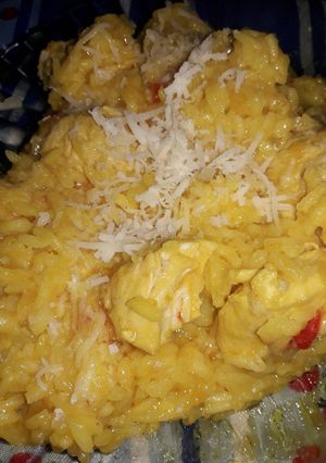 Una foto de Arroz amarillo con pollo