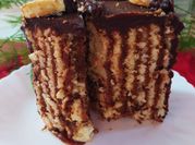 Una foto de torta rayada