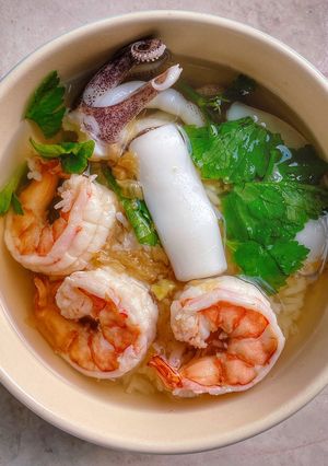 รูปของ ข้าวต้มกุ้งหมึก_ฉบับง่ายๆ / Seafoods porridge 🥣
