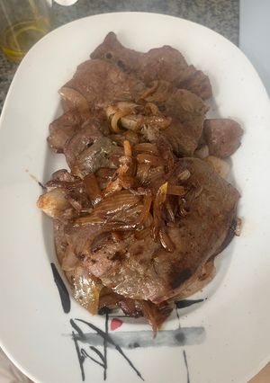 Una foto de Filetes de hígado encebollados