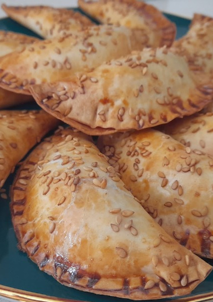 Una foto de Empanadillas de cabello de ángel y nueces