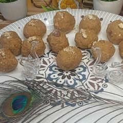 A picture of Wheat flour jaggery pinni (gud laduu) आटा गुड़ पिन्नी.