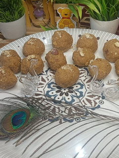 A picture of Wheat flour jaggery pinni (gud laduu) आटा गुड़ पिन्नी.