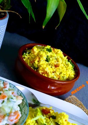 झीरो ऑईल सात्विक खिचडी (zero oil satvik khichdi recipe in marathi) रेसिपी चे मुख्य फोटो 
