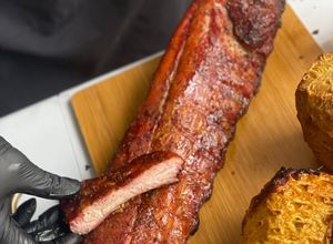 Una foto de Baby back ribs ahumada