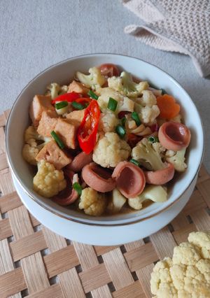 Foto resep Oseng Kembang Kol dan Sosis
