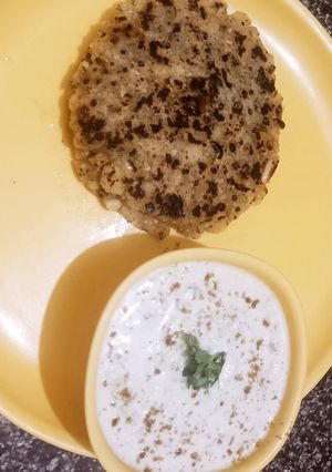 A picture of Sabudana Thalipeeth with koshimbir (maharastrain style).