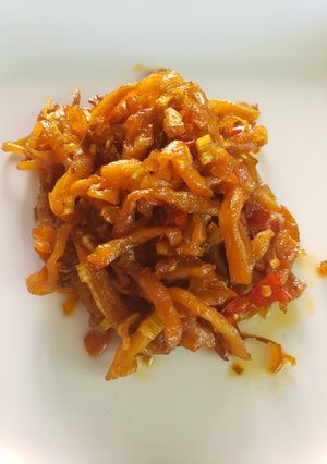 Hình của món Xá bấu (củ cải muối) xào cay.