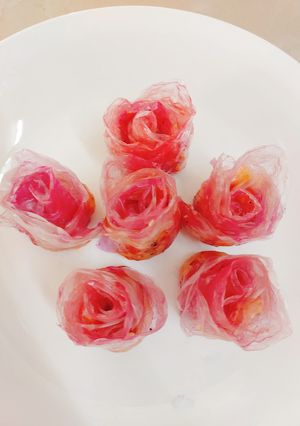 Hình của món Bánh tráng cuốn hoa hồng.