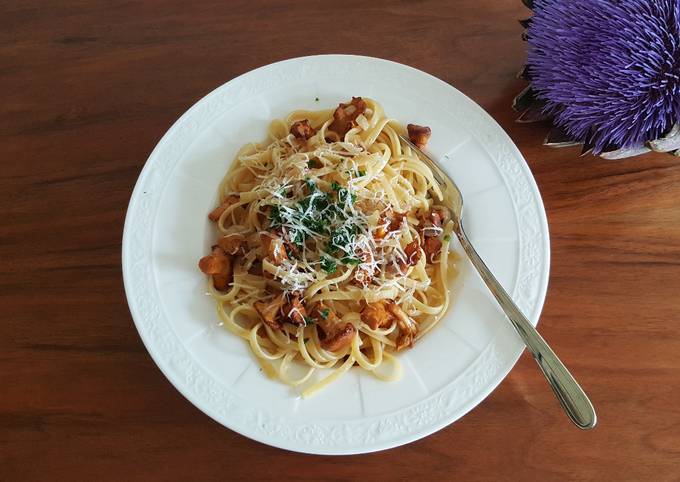 Pasta with chanterelles