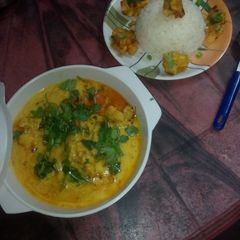 A picture of Punjabi pakora kadhi.