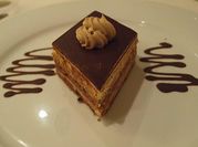 Una foto de bizcocho mousse de chocolate