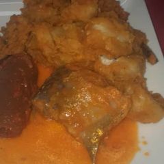 A picture of Yam porriage with pomo and fish.
