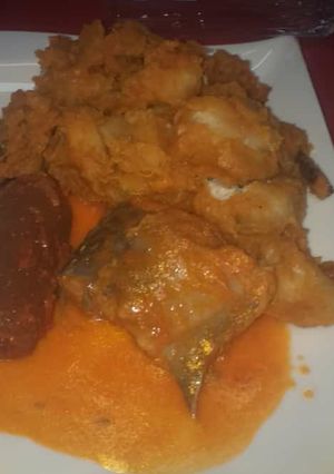 A picture of Yam porriage with pomo and fish.