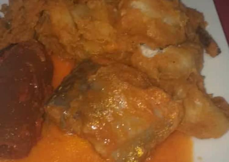 Yam porriage with pomo and fish