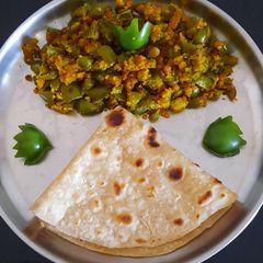 A picture of Simla mirch(bell pepper) besan sabji.