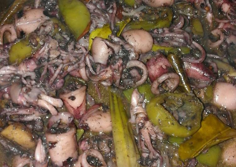 Cara Membuat Cumi bumbu hitam pedas, Bisa Manjain Lidah