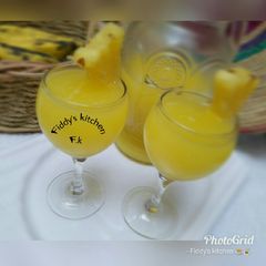 A picture of Pineapple and ginger juice.