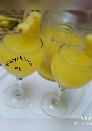 A picture of Pineapple and ginger juice.