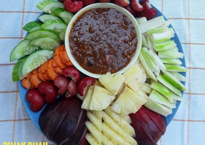 Bagaimana cara bikin Rujak Buah Bumbu Kacang (saus kacang)  sedap