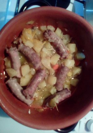 Foto di Salsiccia ragusana con contorno di verdure al tegame di coccio