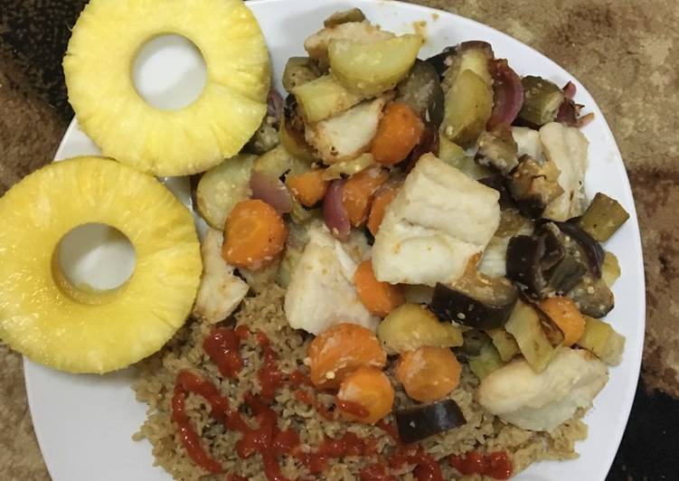 طبق رز مع صينية سمك بالخضار دايت