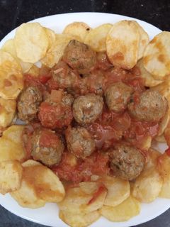 صورة لوصفة كويرات سردين مع صلصة طماطم 🍅