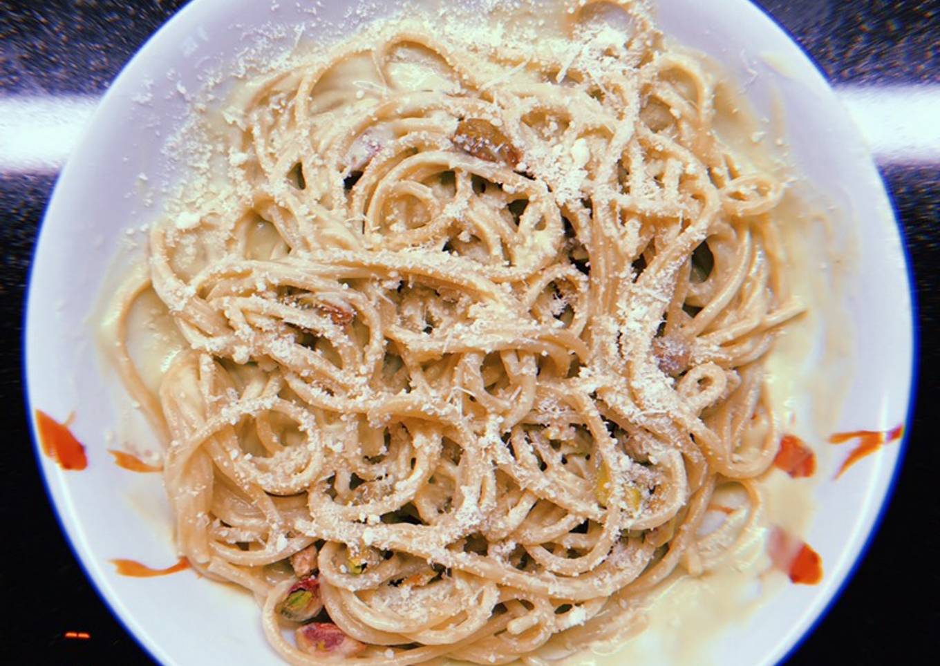 Espaguetis con Salsa de Aguacate y Pistachos