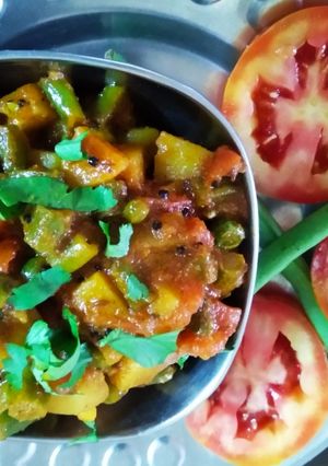 ફણસી - બટાકાનું શાક (Fansi Bataka Shak Recipe In Gujarati) રેસીપી મુખ્ય ફોટો