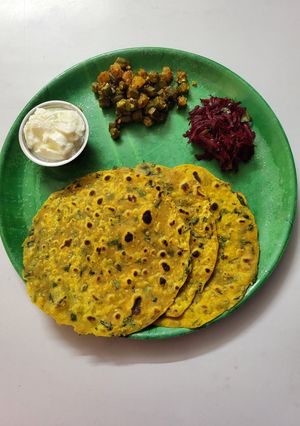A picture of Methi Thepla.