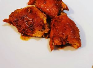 Foto di Sovracoscia di pollo in glassa di limone, pepe nero salsa di soia