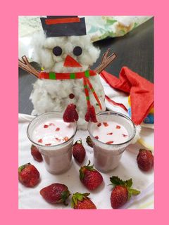 स्ट्रॉबेरी शेक (strawberry shake recipe in Hindi) रेसिपी मुख्य फोटो