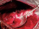 Sémola con leche salsa de vino tinto