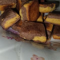 A picture of Custard chocolate cookies.