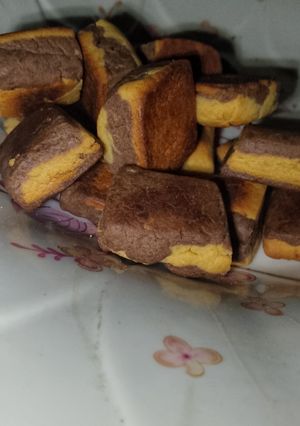 A picture of Custard chocolate cookies.