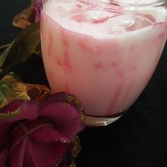 A picture of Strawberry Lassi.
