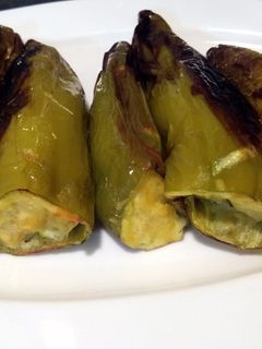 Una foto de Pimientos italianos rellenos de tortilla de patata, al estilo de Mariaje (videoreceta)