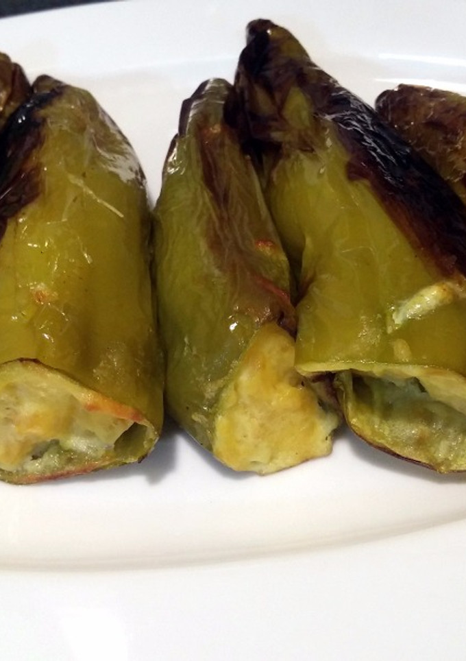 Una foto de Pimientos italianos rellenos de tortilla de patata, al estilo de Mariaje (videoreceta)