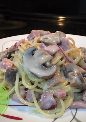 Una foto de Espaguetti Baby Bella a la Crema