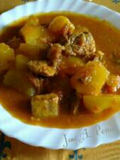 Una foto de 📌Patatas guisadas con costillas de cerdo