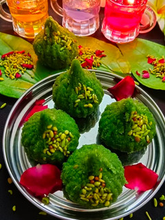 स्टफ्ड पान मोदक (stuffed Pan Modak recipe in hindi) रेसिपी मुख्य फोटो